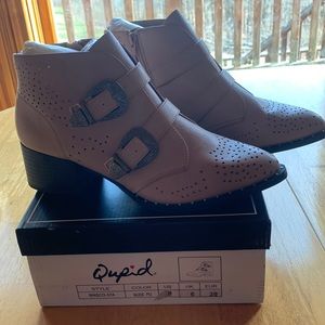 NIB Qupid Booties